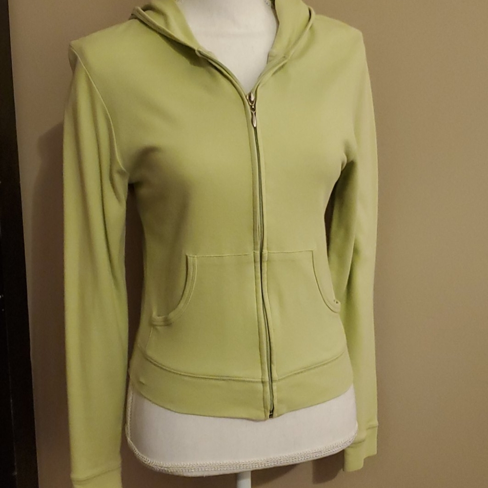 Zip up jacket w/hood